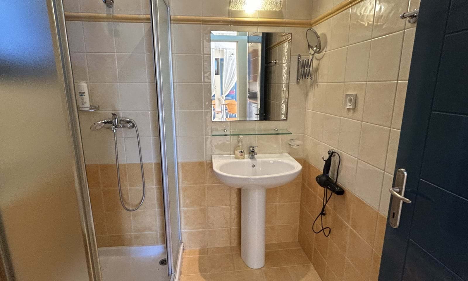 Listing photograph 18 of 20 of the apartment in Barbati, published by Corfu Home Finders.