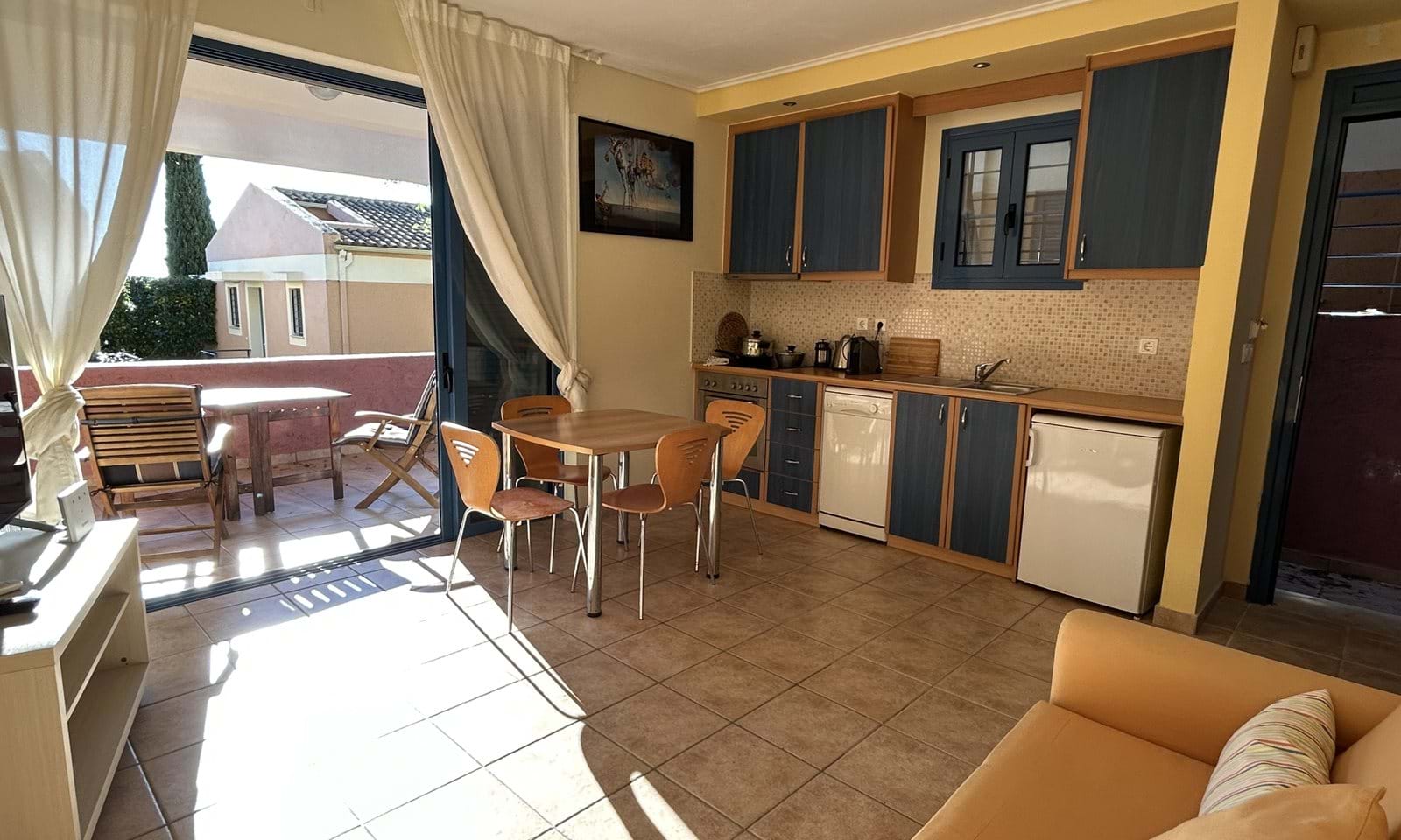 Listing photograph 12 of 20 of the apartment in Barbati, published by Corfu Home Finders.