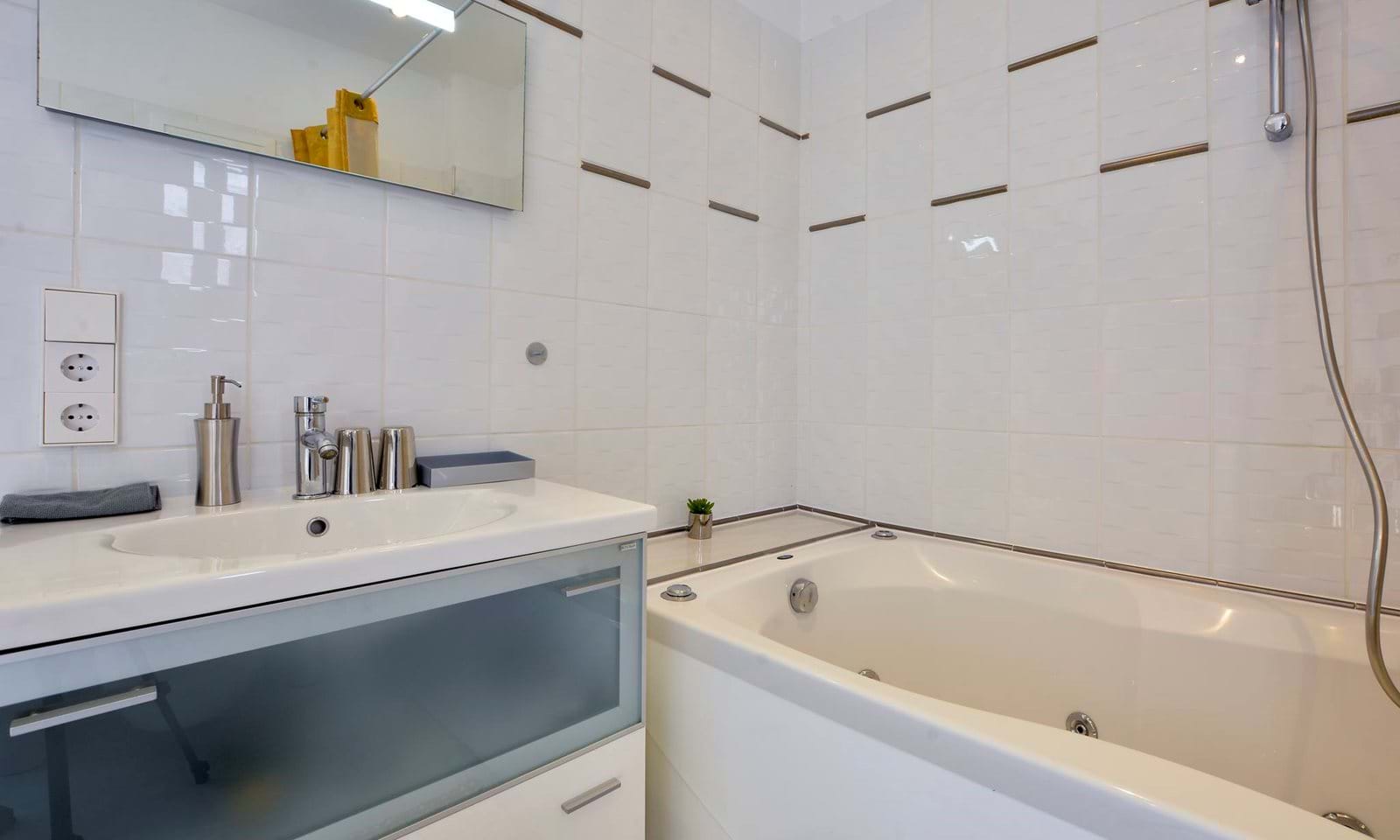 Listing photograph 13 of 44 of the house in Gouvia, published by Corfu Home Finders.