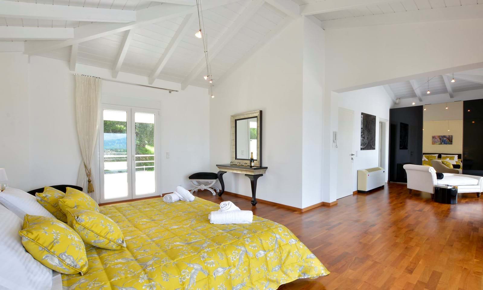 Listing photograph 34 of 44 of the house in Gouvia, published by Corfu Home Finders.