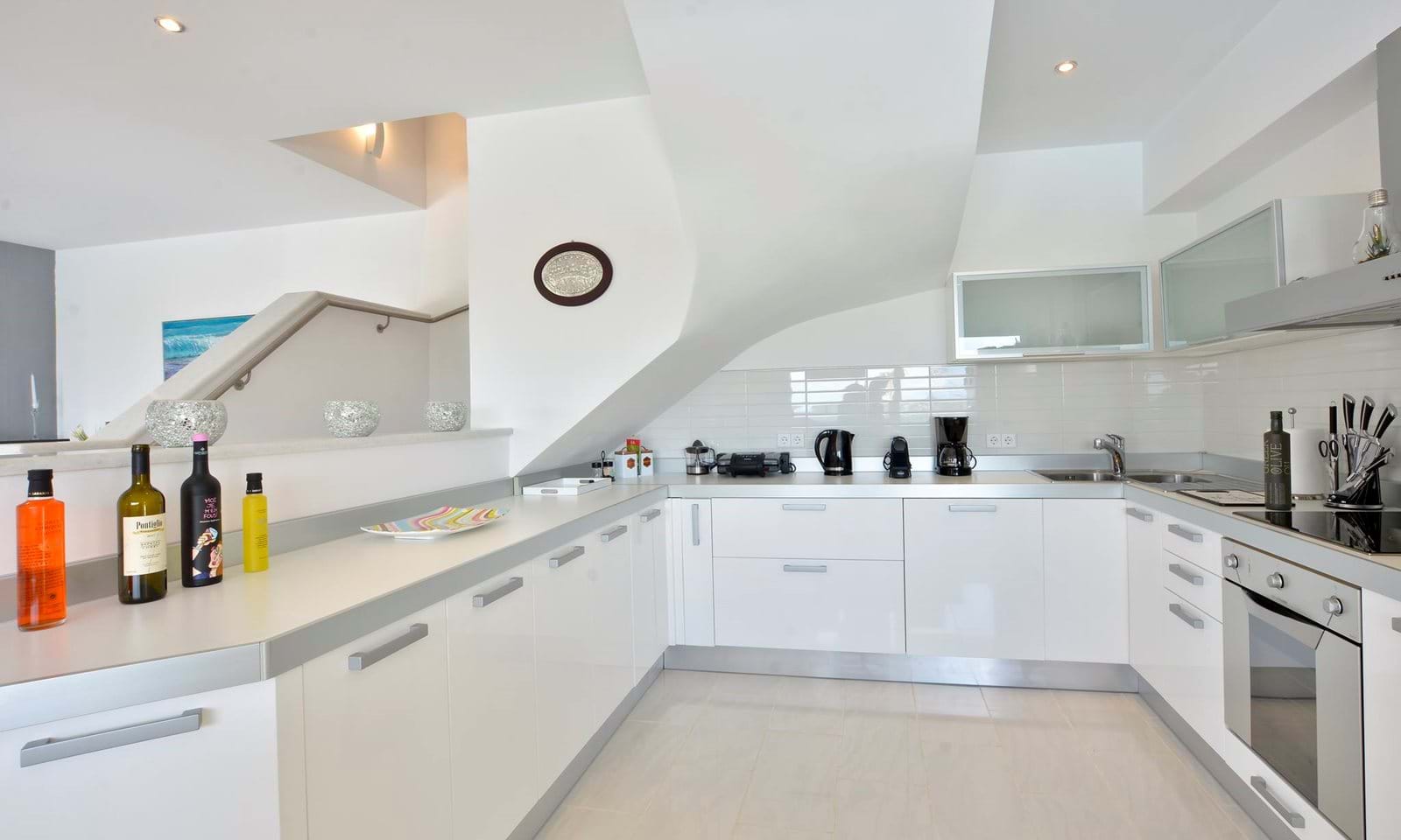 Listing photograph 6 of 44 of the house in Gouvia, published by Corfu Home Finders.