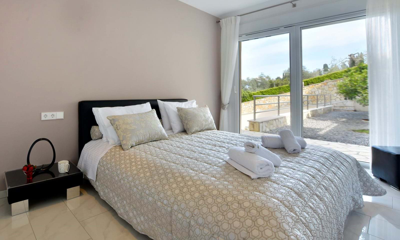 Listing photograph 39 of 44 of the house in Gouvia, published by Corfu Home Finders.