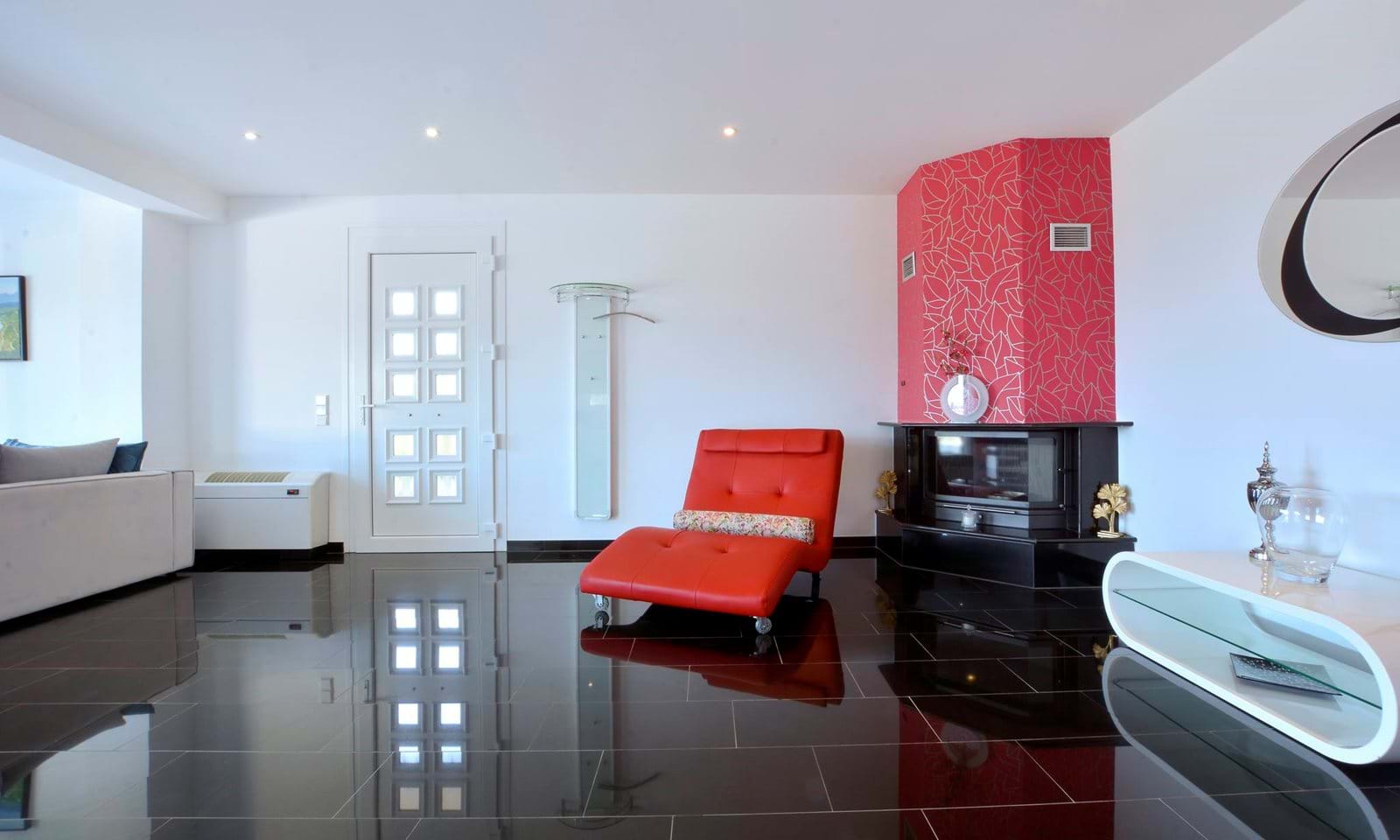 Listing photograph 18 of 44 of the house in Gouvia, published by Corfu Home Finders.