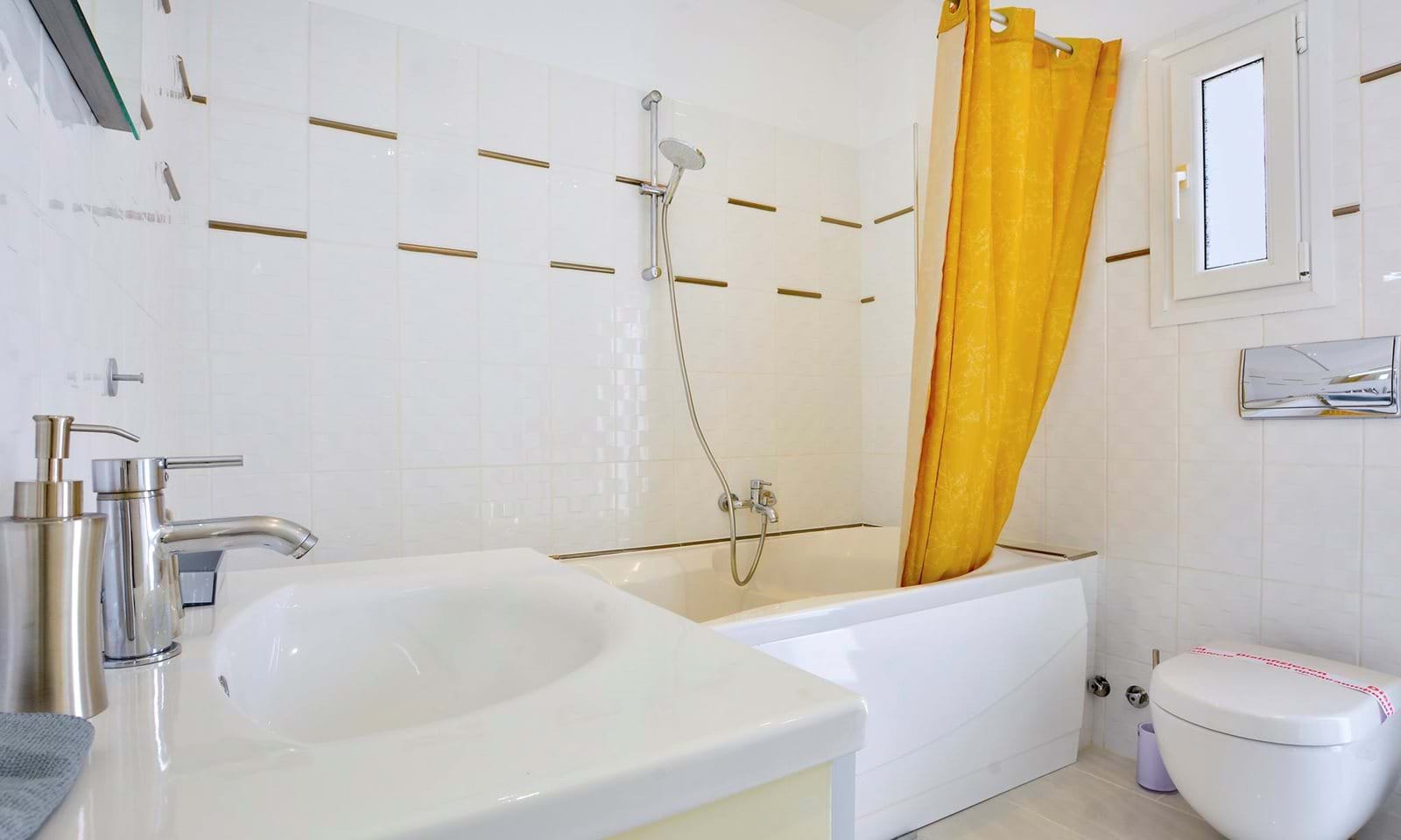 Listing photograph 10 of 44 of the house in Gouvia, published by Corfu Home Finders.