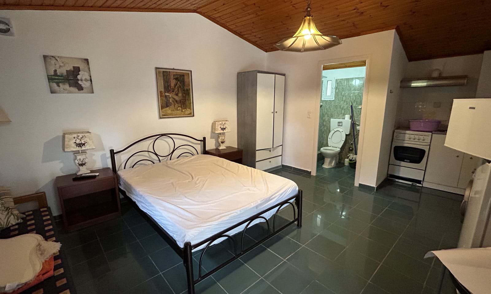 Listing photograph 6 of 9 of the house in Afra, published by Corfu Home Finders.