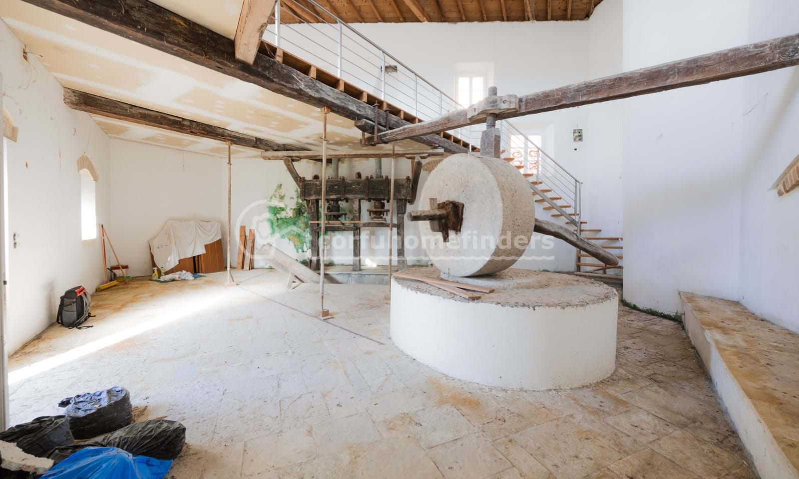 Listing photograph 6 of 12 of the house in Ano Korakiana, published by Corfu Home Finders.