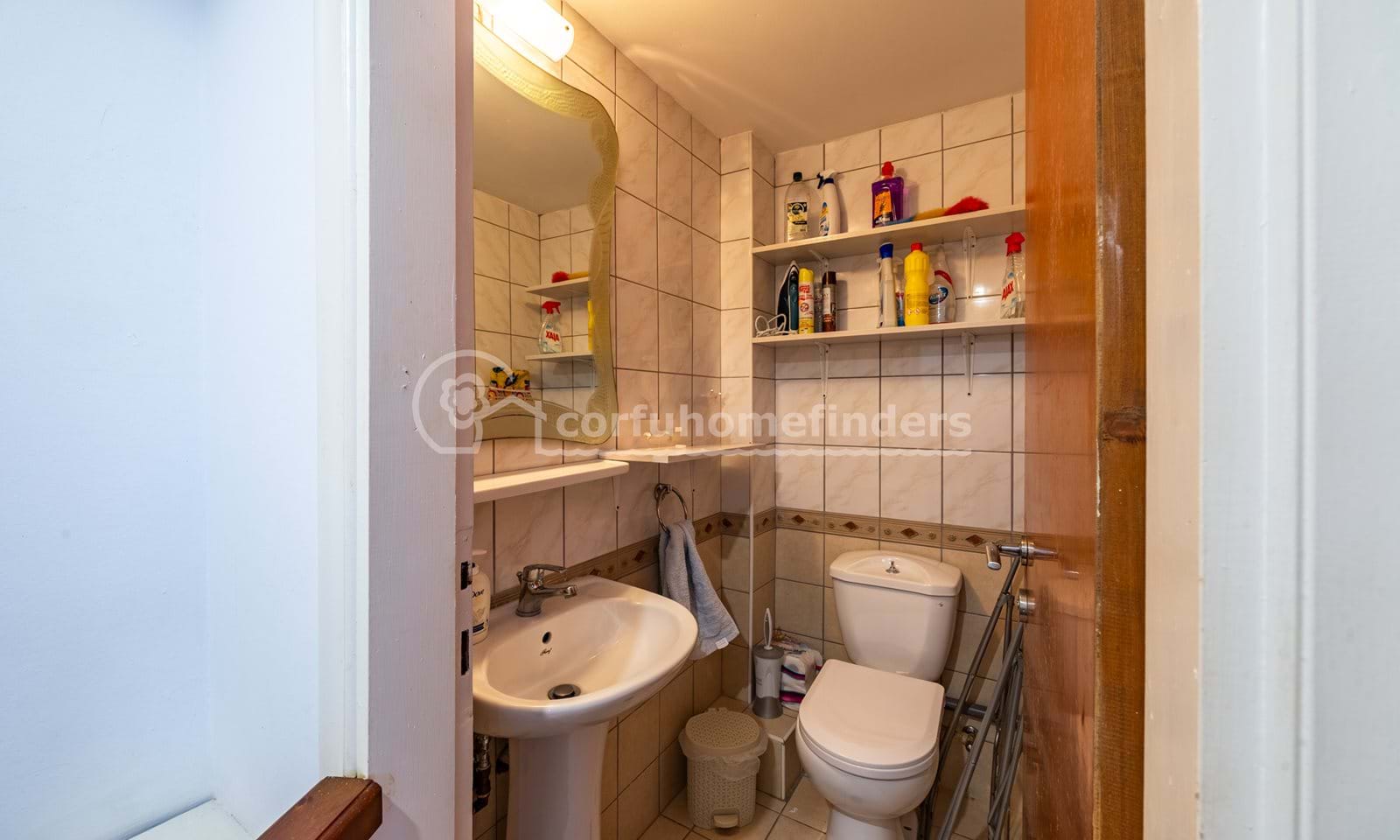 Listing photograph 11 of 18 of the apartment in Gouvia, published by Corfu Home Finders.