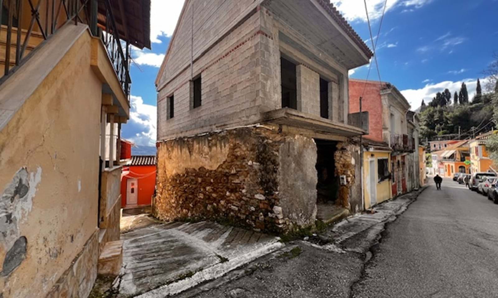 Listing photograph 1 of 9 of the house in Karousades, published by Corfu Home Finders.