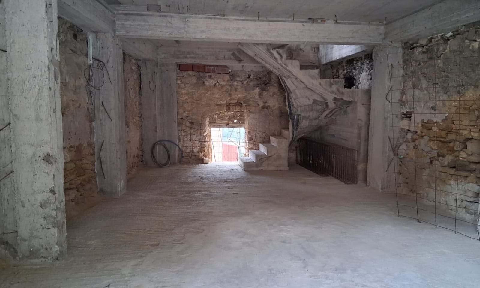 Listing photograph 8 of 9 of the house in Karousades, published by Corfu Home Finders.