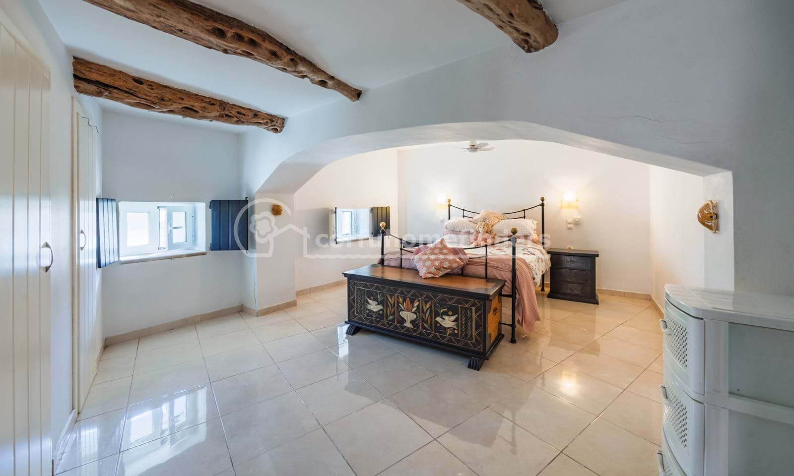 Listing photograph 11 of 16 of the house in Doukades, published by Corfu Home Finders.