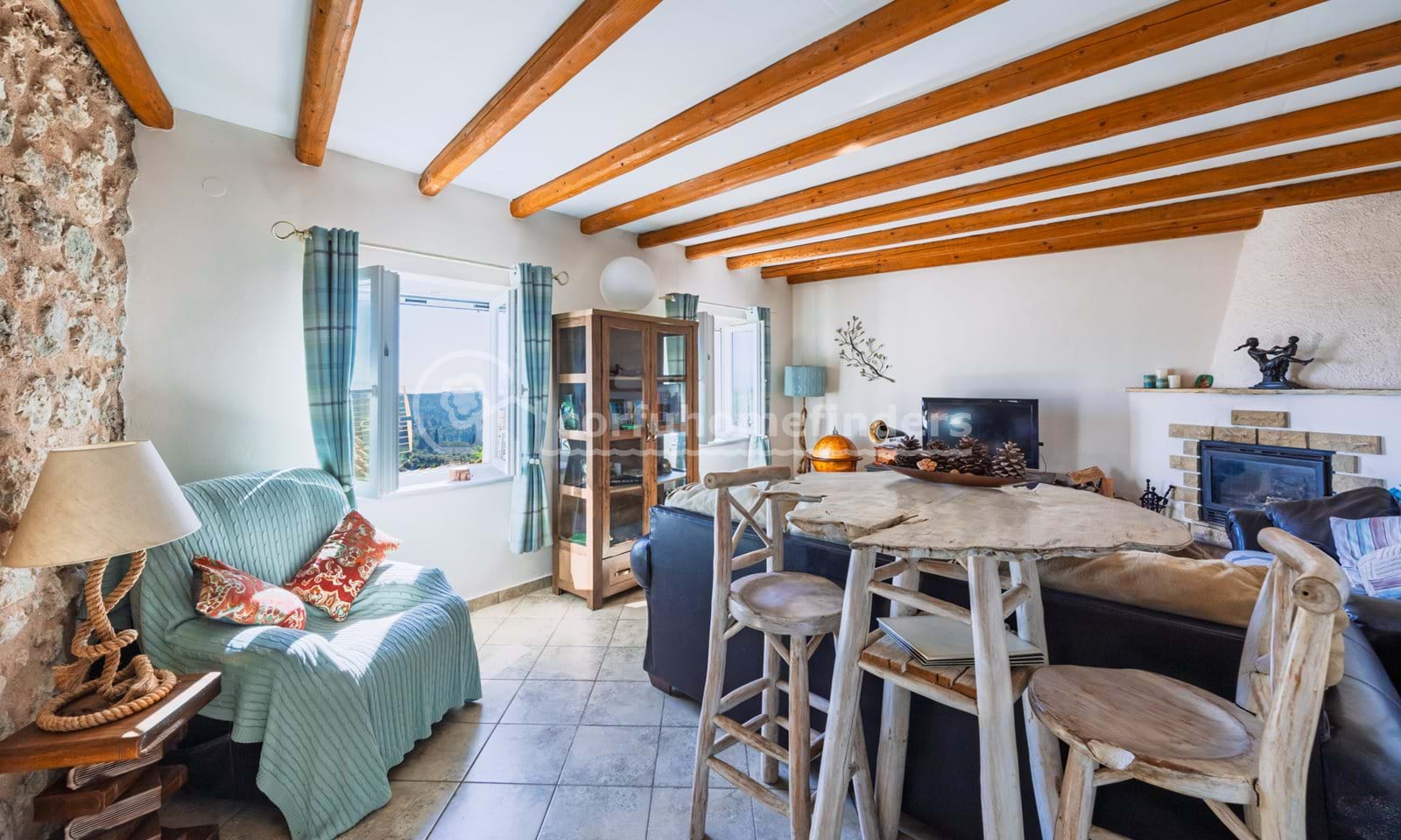 Listing photograph 4 of 16 of the house in Doukades, published by Corfu Home Finders.