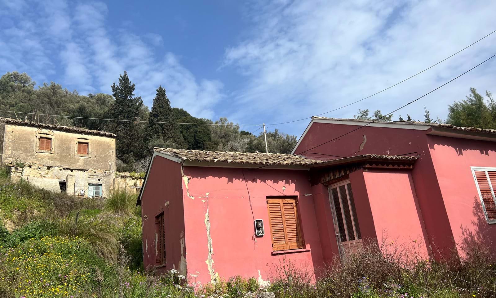 Listing photograph 1 of 12 of the house in Kavadades, published by Corfu Home Finders.
