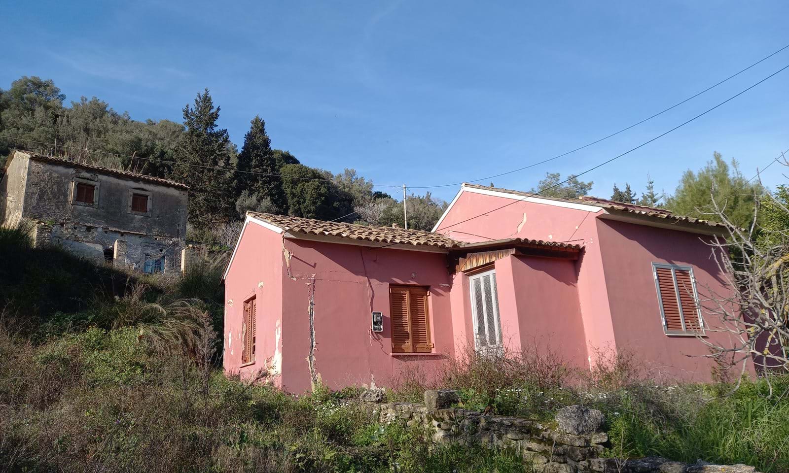 Listing photograph 2 of 12 of the house in Kavadades, published by Corfu Home Finders.