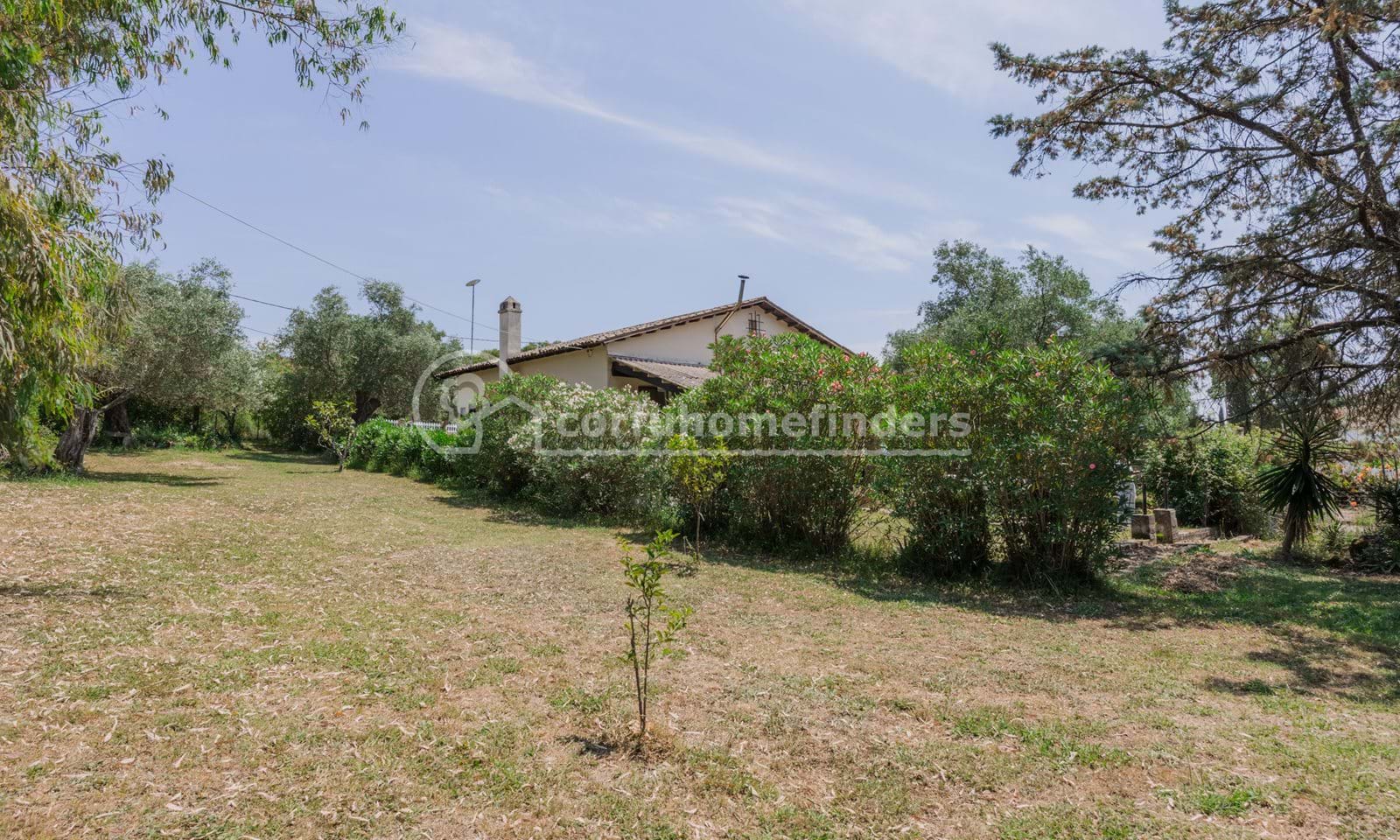 Listing photograph 14 of 15 of the house in Agios Ioannis, published by Corfu Home Finders.