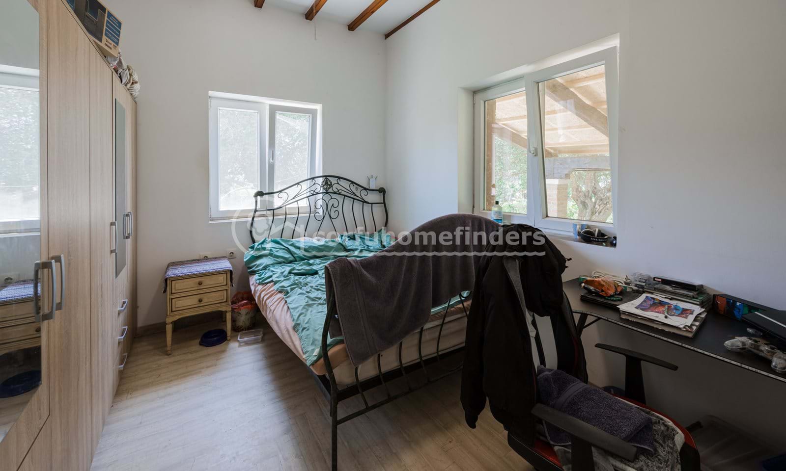 Listing photograph 11 of 15 of the house in Agios Ioannis, published by Corfu Home Finders.