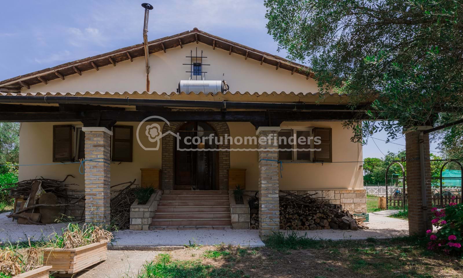 Listing photograph 4 of 15 of the house in Agios Ioannis, published by Corfu Home Finders.