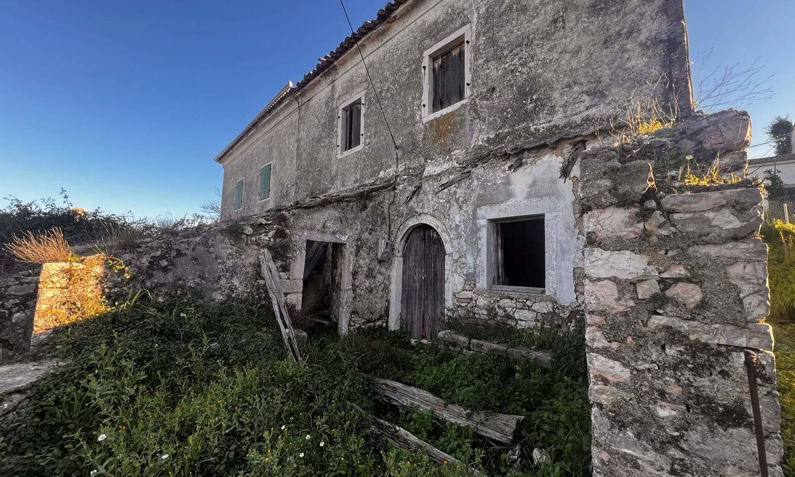 Listing photograph 2 of 7 of the house in Loutses, published by Corfu Home Finders.