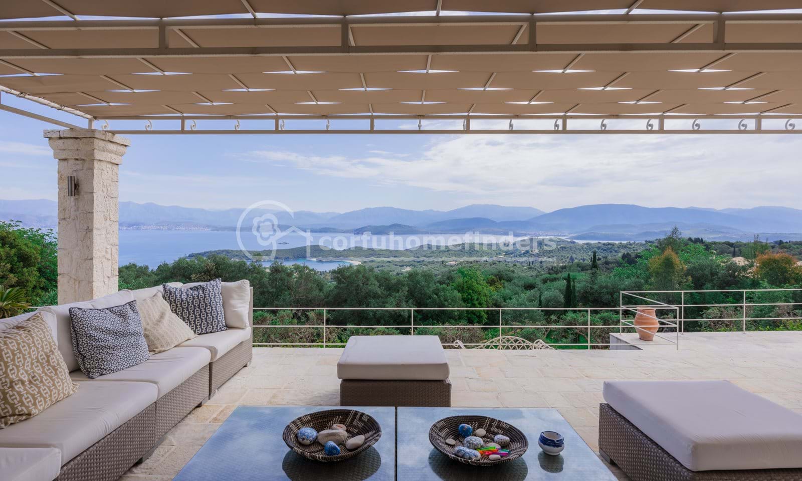 Listing photograph 12 of 31 of the house in Kassiopi, published by Corfu Home Finders.