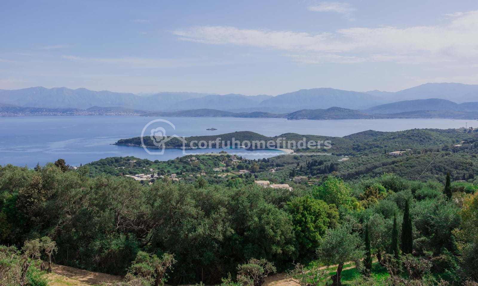 Listing photograph 4 of 31 of the house in Kassiopi, published by Corfu Home Finders.