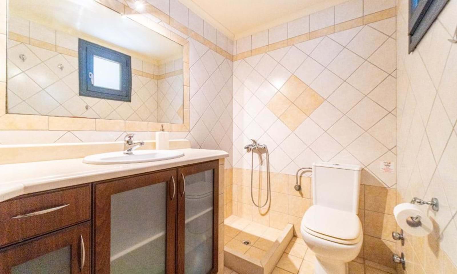 Listing photograph 9 of 19 of the house in Paramonas, published by Corfu Home Finders.