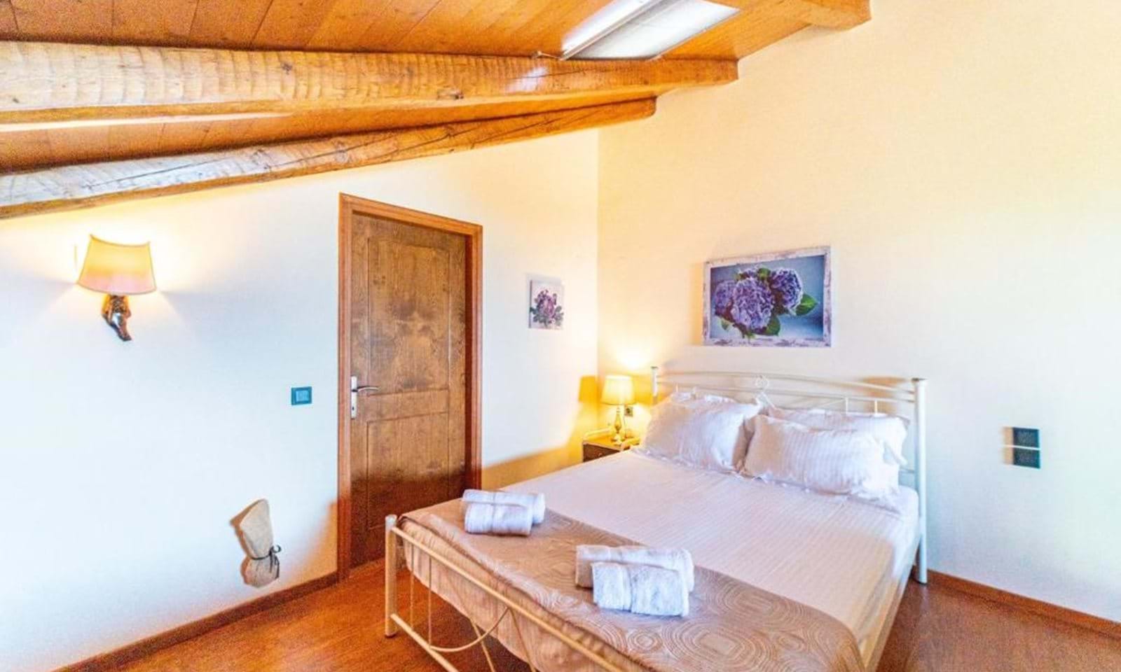 Listing photograph 11 of 19 of the house in Paramonas, published by Corfu Home Finders.