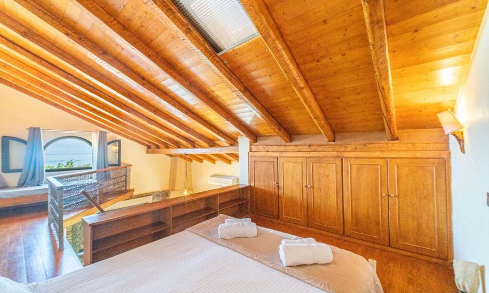 Listing photograph 12 of 19 of the house in Paramonas, published by Corfu Home Finders.