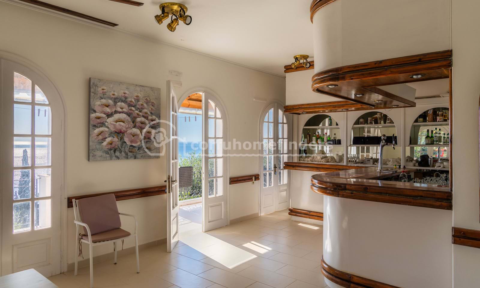 Listing photograph 6 of 13 of the house in Benitses, published by Corfu Home Finders.