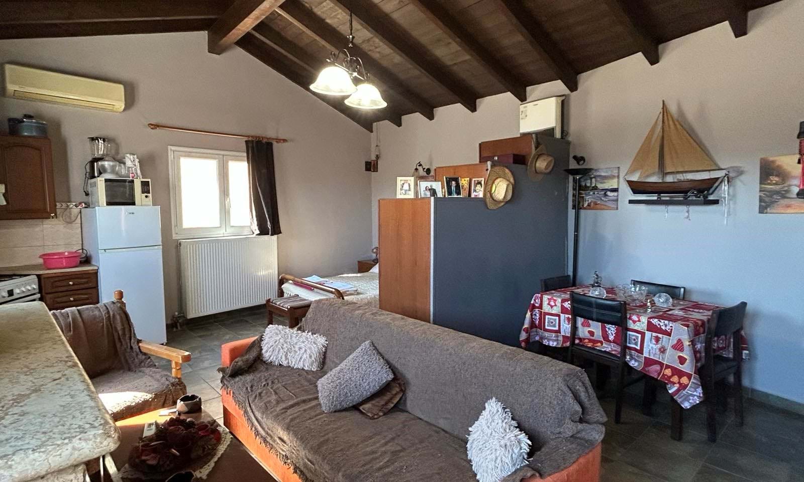 Listing photograph 6 of 10 of the house in Dassia, published by Corfu Home Finders.