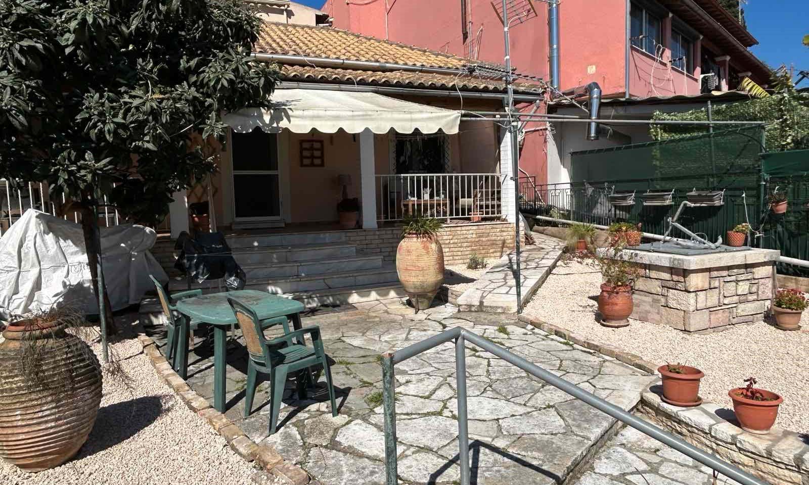 Listing photograph 3 of 10 of the house in Dassia, published by Corfu Home Finders.