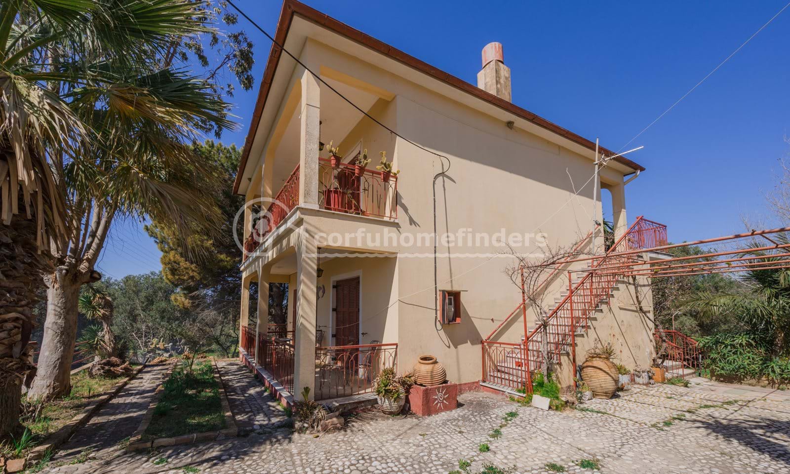 Listing photograph 4 of 15 of the house in Arilas, published by Corfu Home Finders.