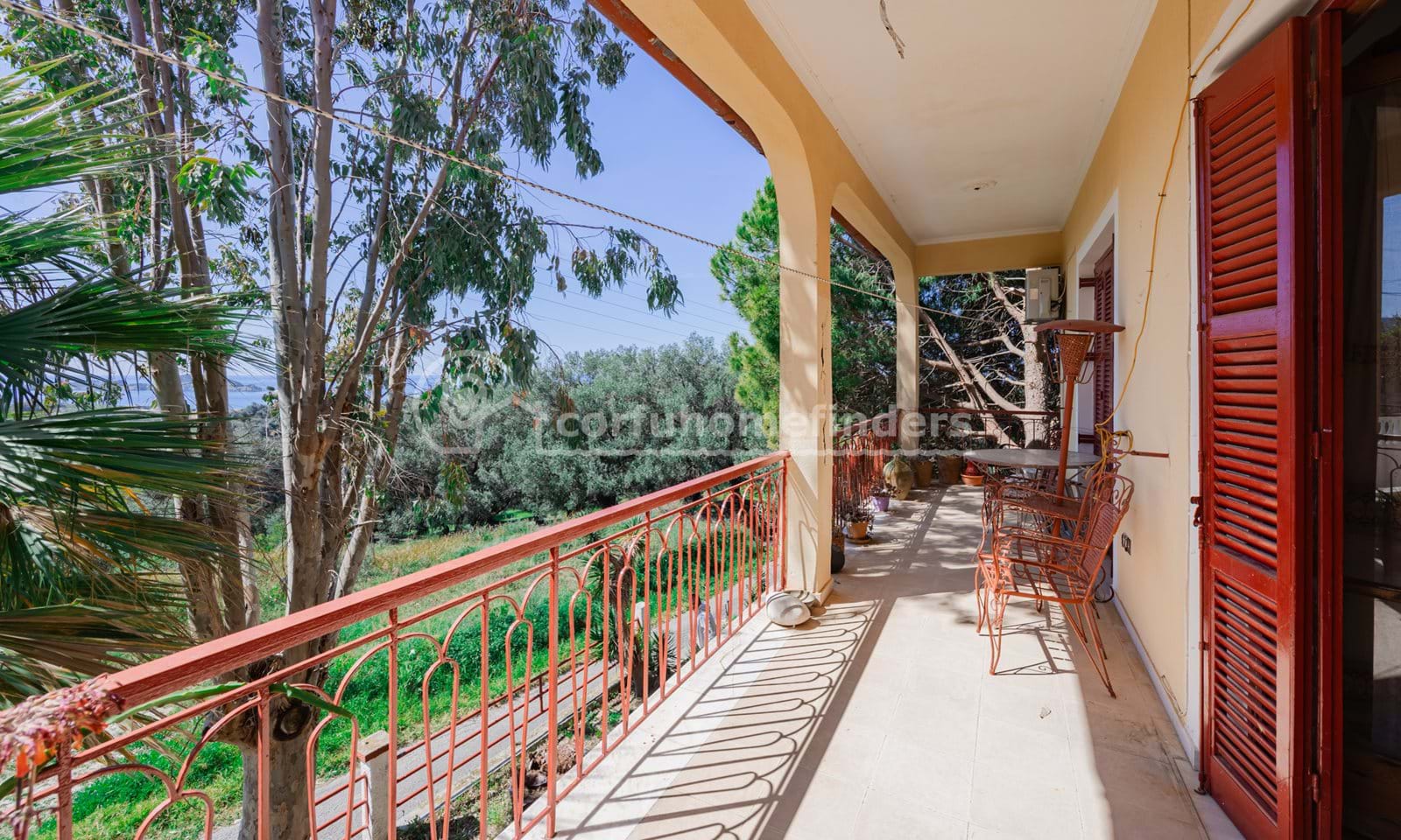Listing photograph 11 of 15 of the house in Arilas, published by Corfu Home Finders.