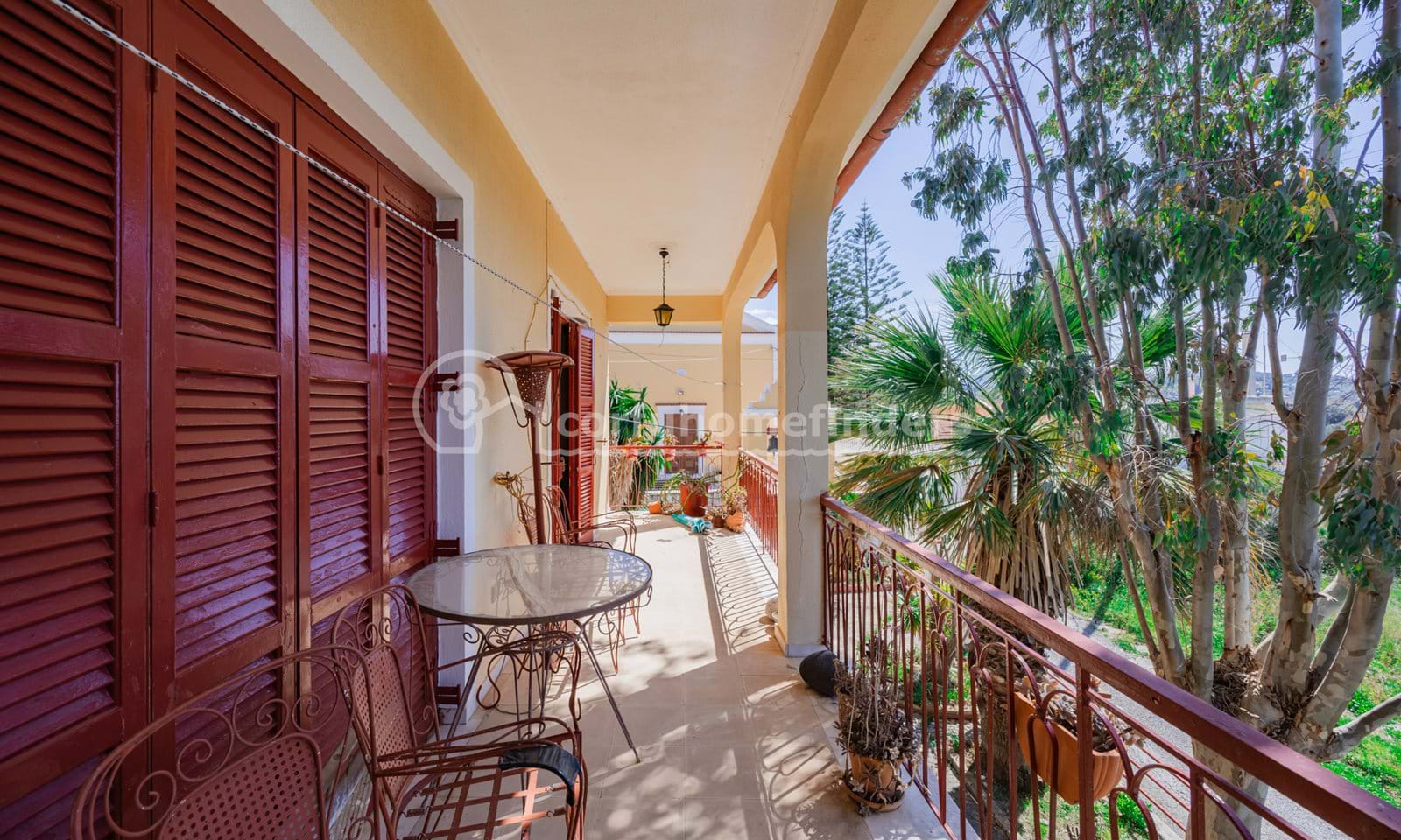 Listing photograph 12 of 15 of the house in Arilas, published by Corfu Home Finders.
