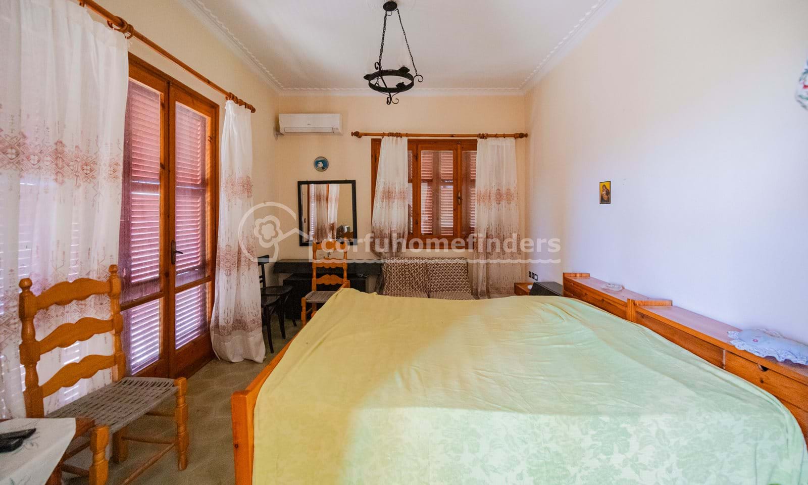 Listing photograph 10 of 15 of the house in Arilas, published by Corfu Home Finders.
