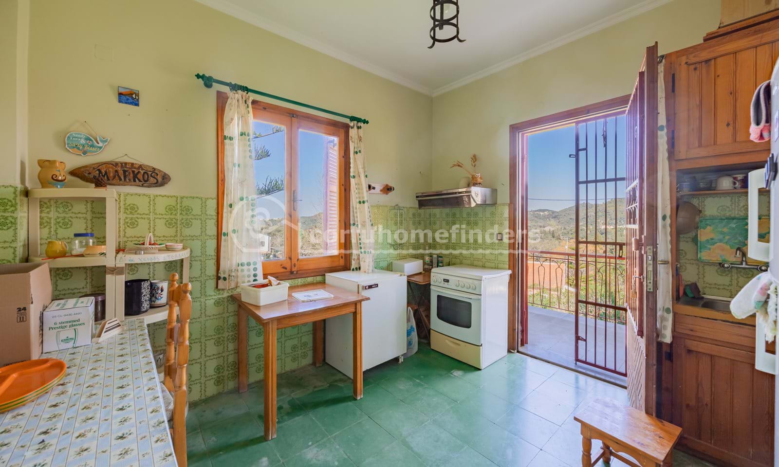 Listing photograph 6 of 15 of the house in Arilas, published by Corfu Home Finders.