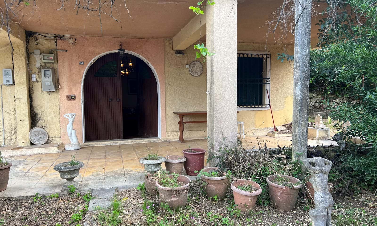 Listing photograph 1 of 12 of the apartment in Perithia, published by Corfu Home Finders.