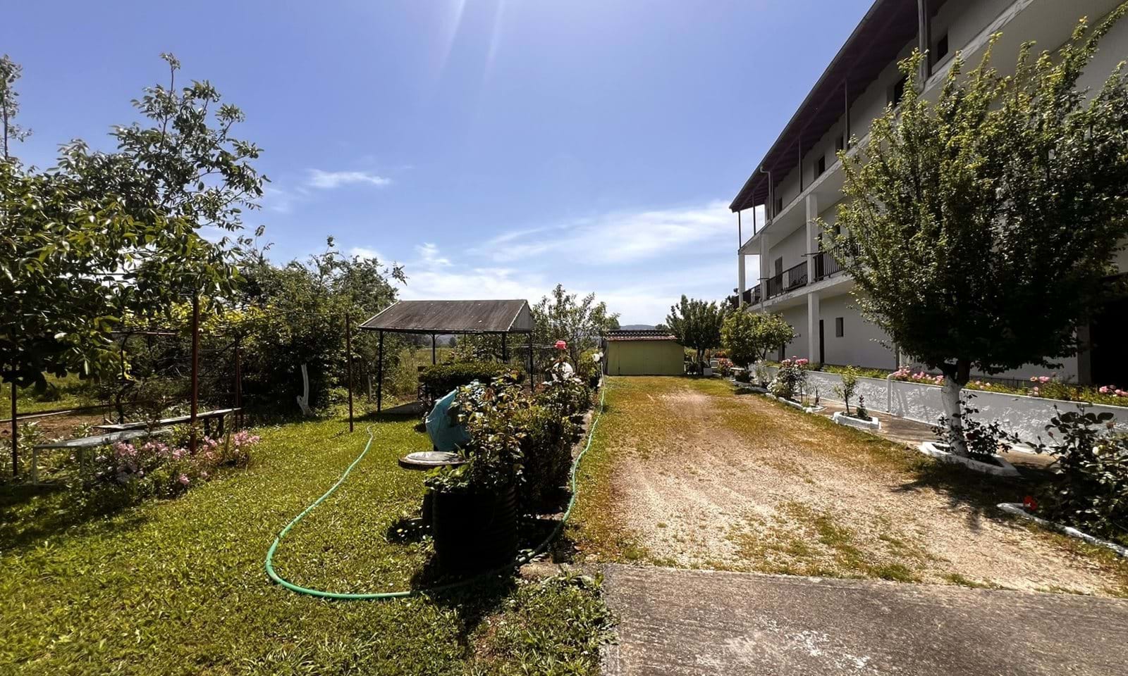 Listing photograph 2 of 20 of the apartment in Velonades, published by Corfu Home Finders.
