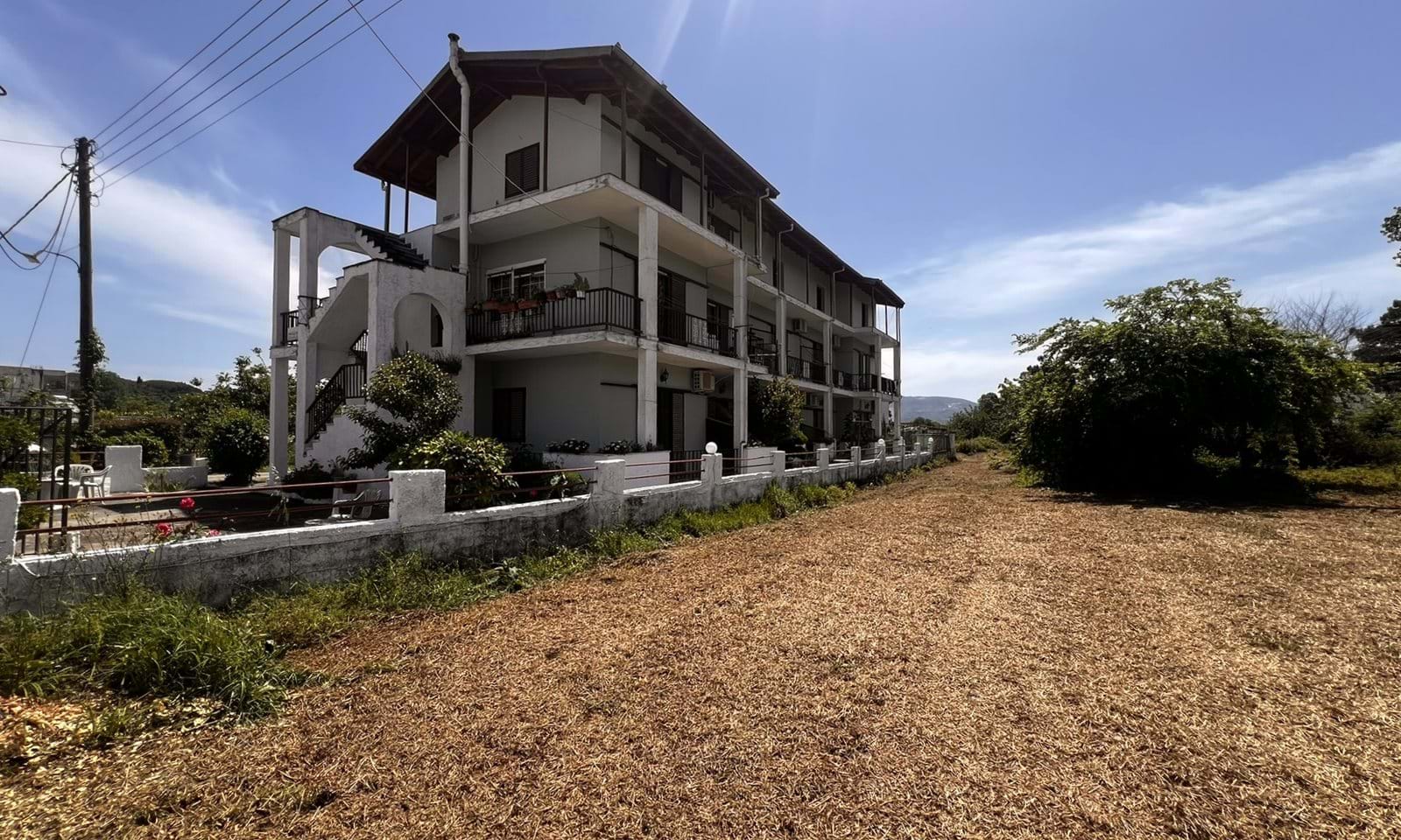 Listing photograph 19 of 20 of the apartment in Velonades, published by Corfu Home Finders.