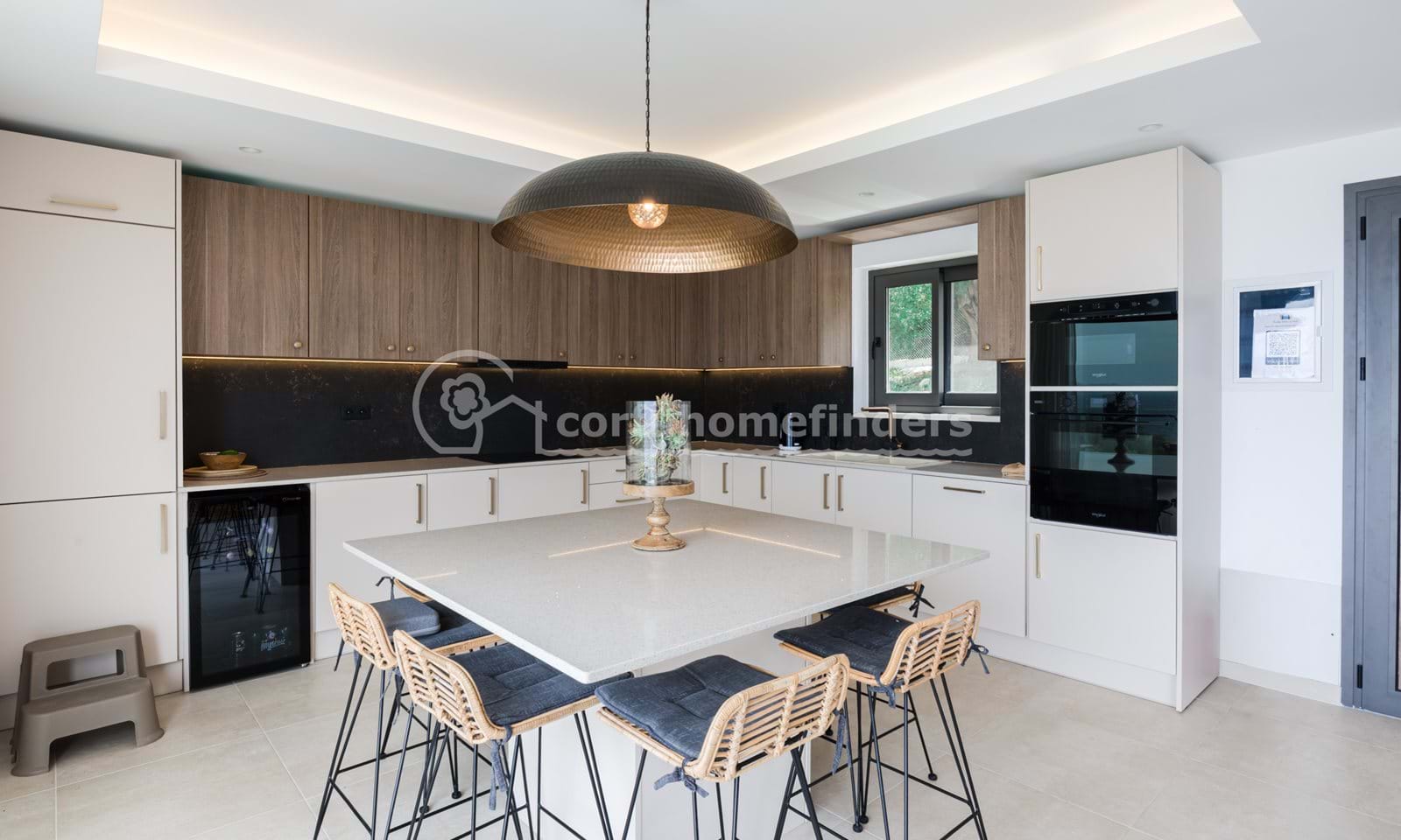 Listing photograph 4 of 28 of the house in Paramonas, published by Corfu Home Finders.