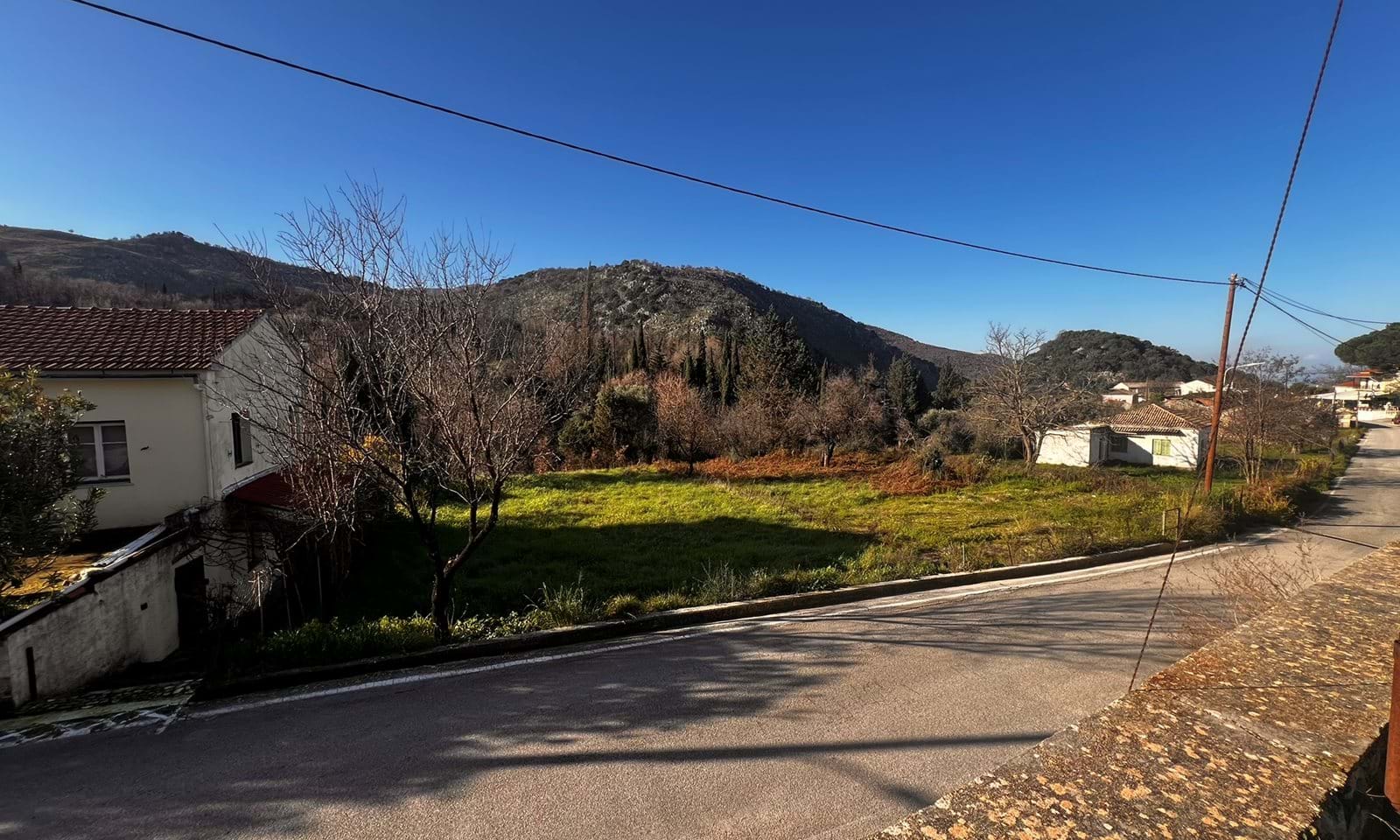 Listing photograph 4 of 10 of the house in Loutses, published by Corfu Home Finders.