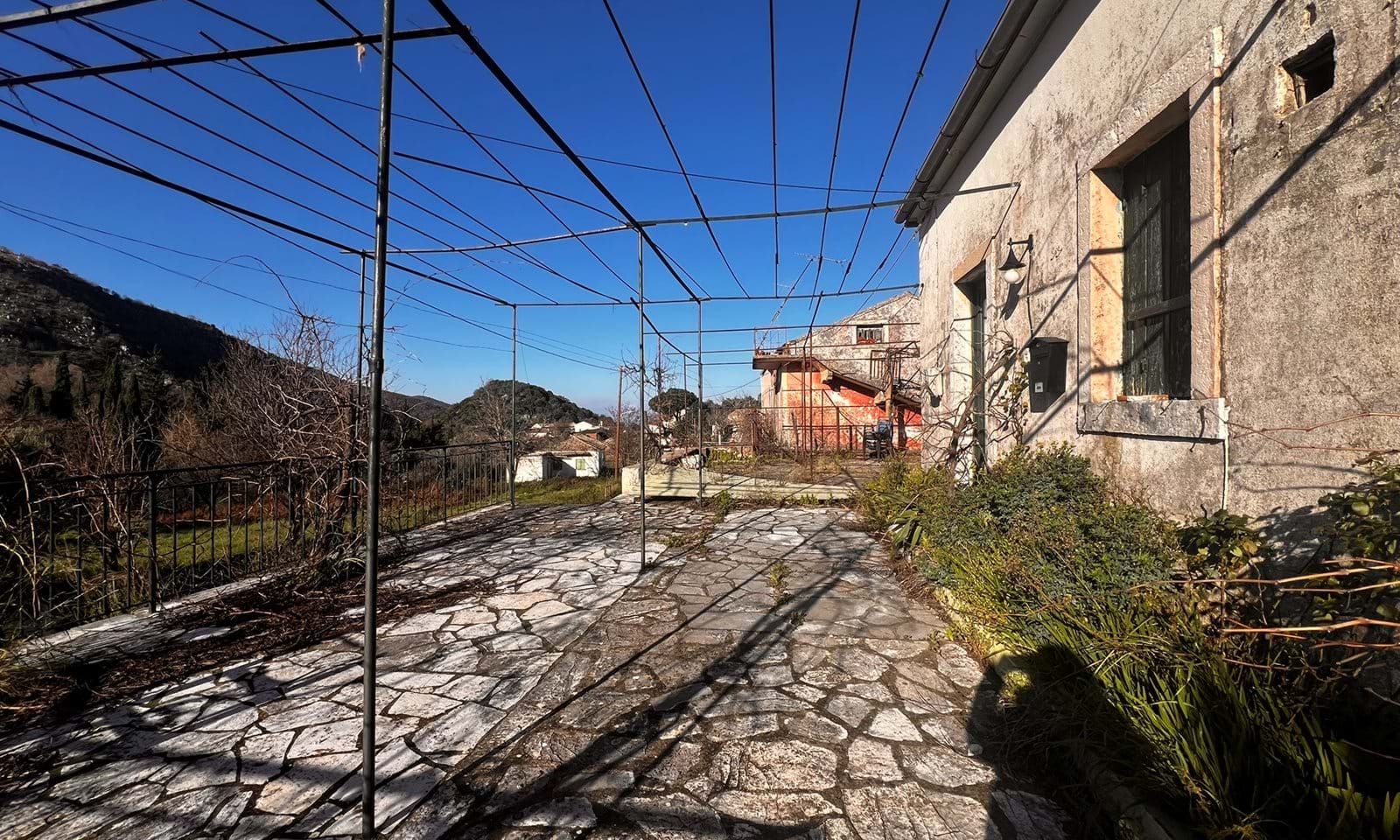 Listing photograph 3 of 10 of the house in Loutses, published by Corfu Home Finders.