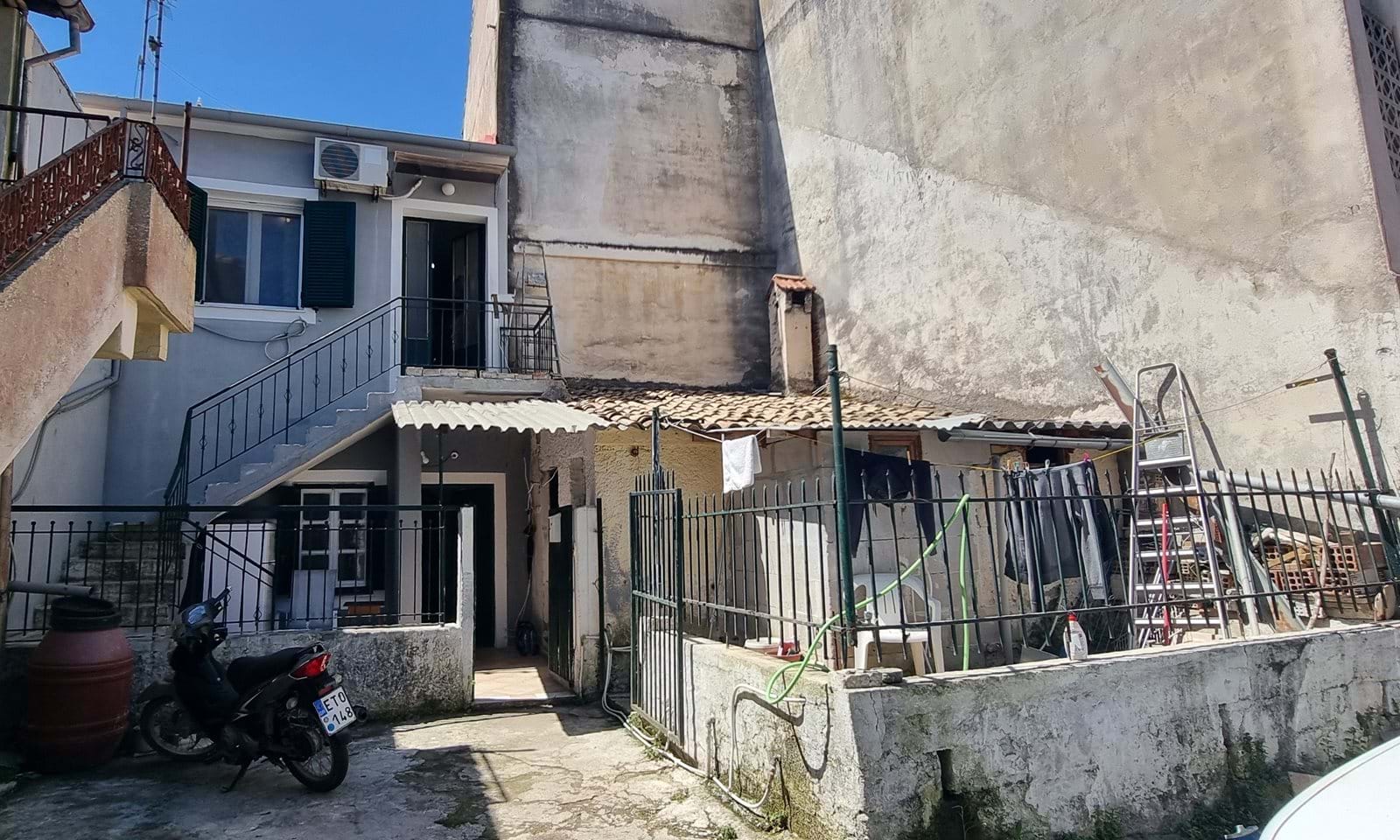 Listing photograph 1 of 12 of the house in Lefkimmi, published by Corfu Home Finders.