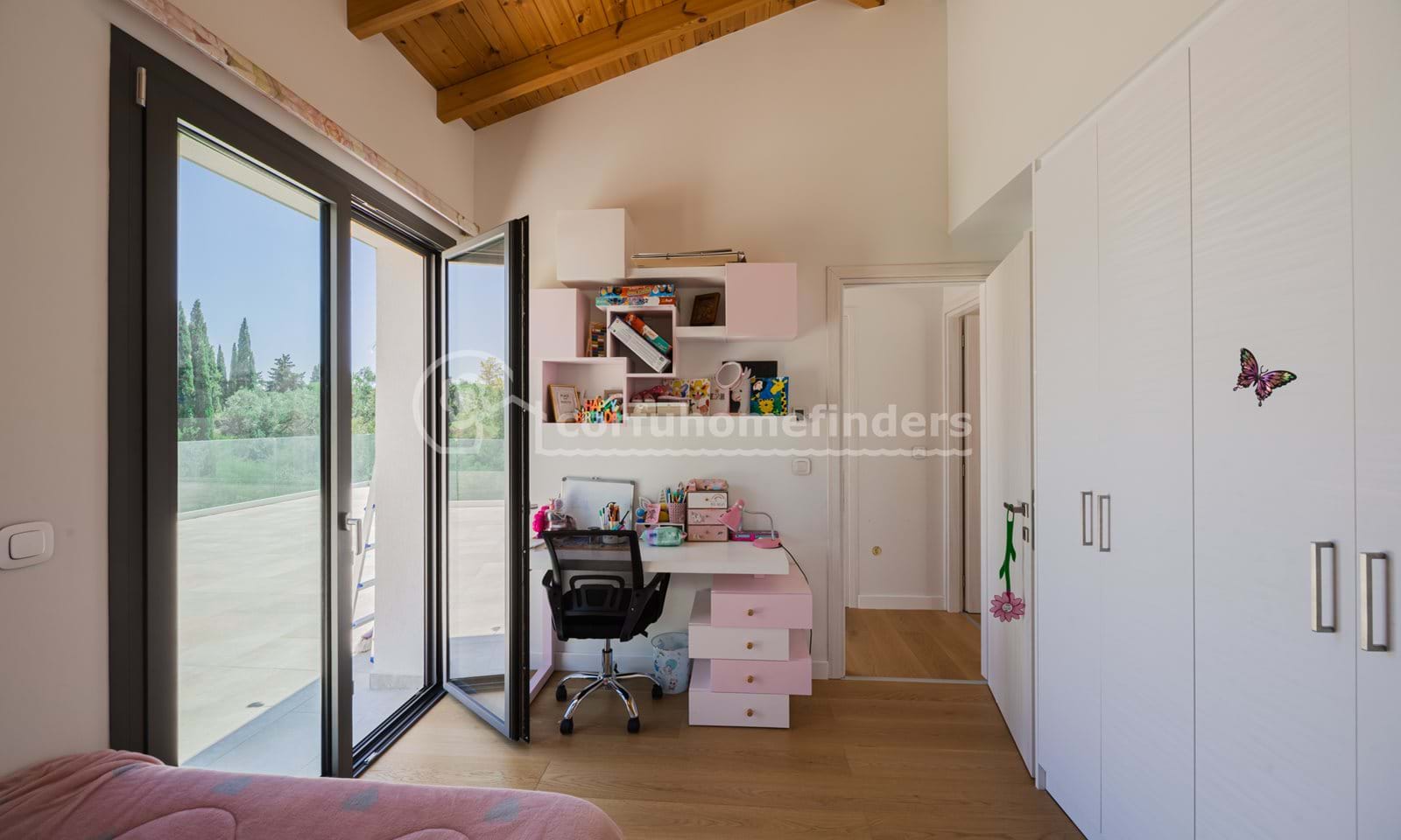 Listing photograph 15 of 27 of the house in Analipsi, published by Corfu Home Finders.