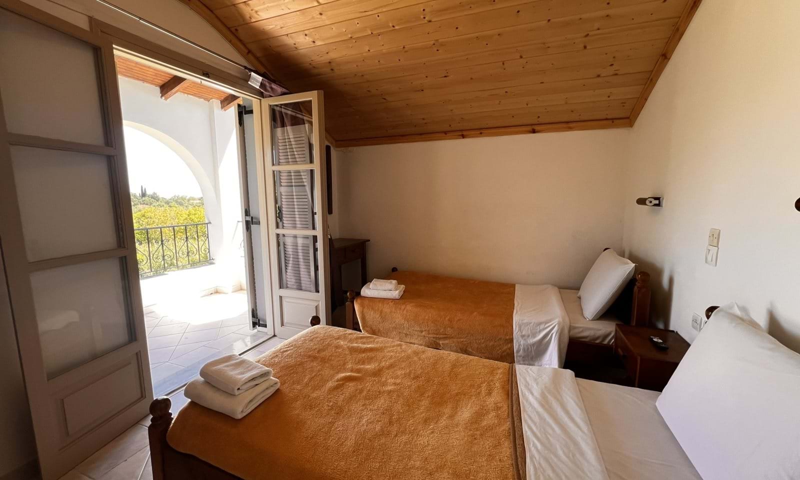 Listing photograph 9 of 12 of the apartment in Karousades, published by Corfu Home Finders.