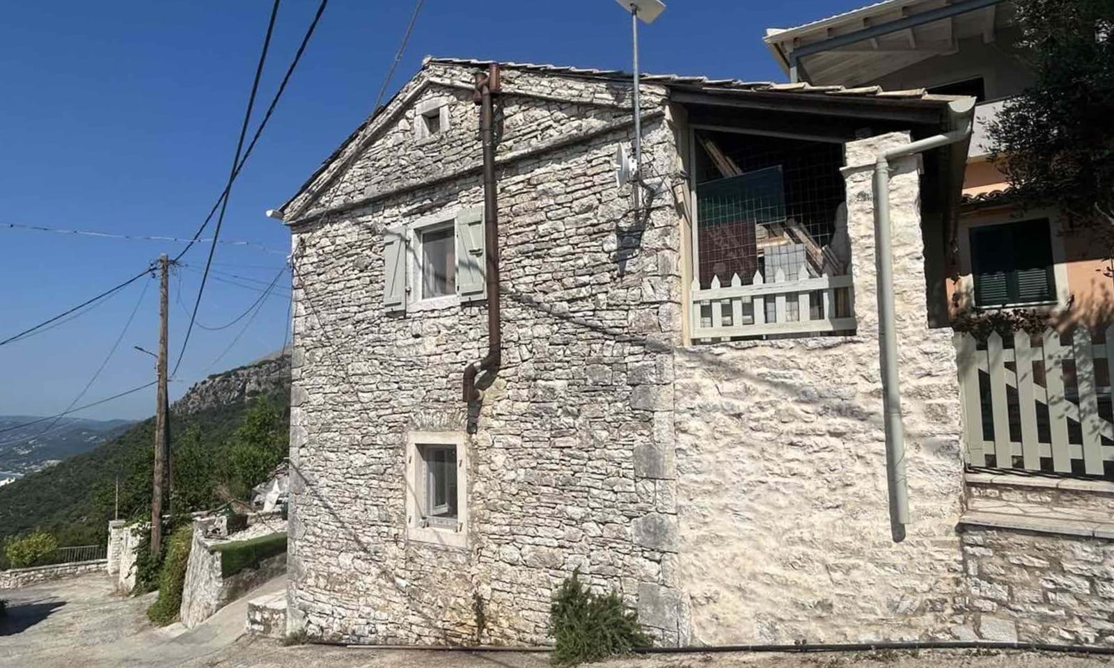 Listing photograph 3 of 14 of the house in Katavolos, published by Corfu Home Finders.
