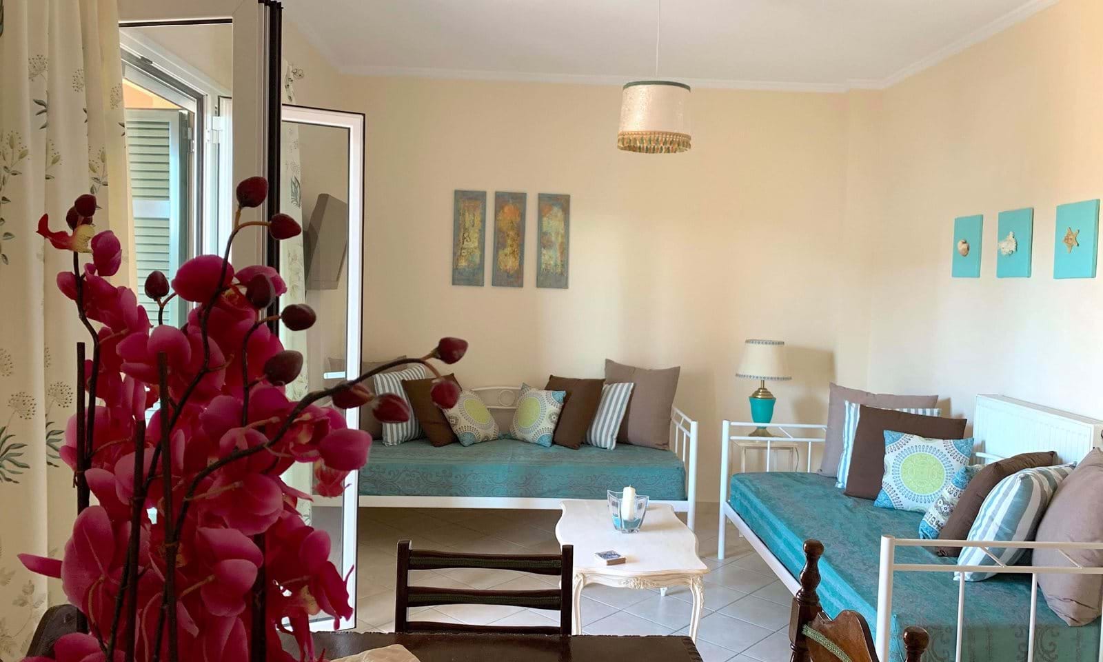 Listing photograph 3 of 7 of the apartment in Corfu Town, published by Corfu Home Finders.
