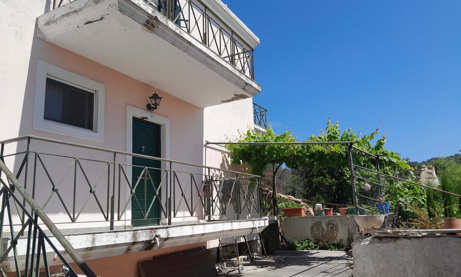 Listing photograph 1 of 10 of the house in Argirades, published by Corfu Home Finders.