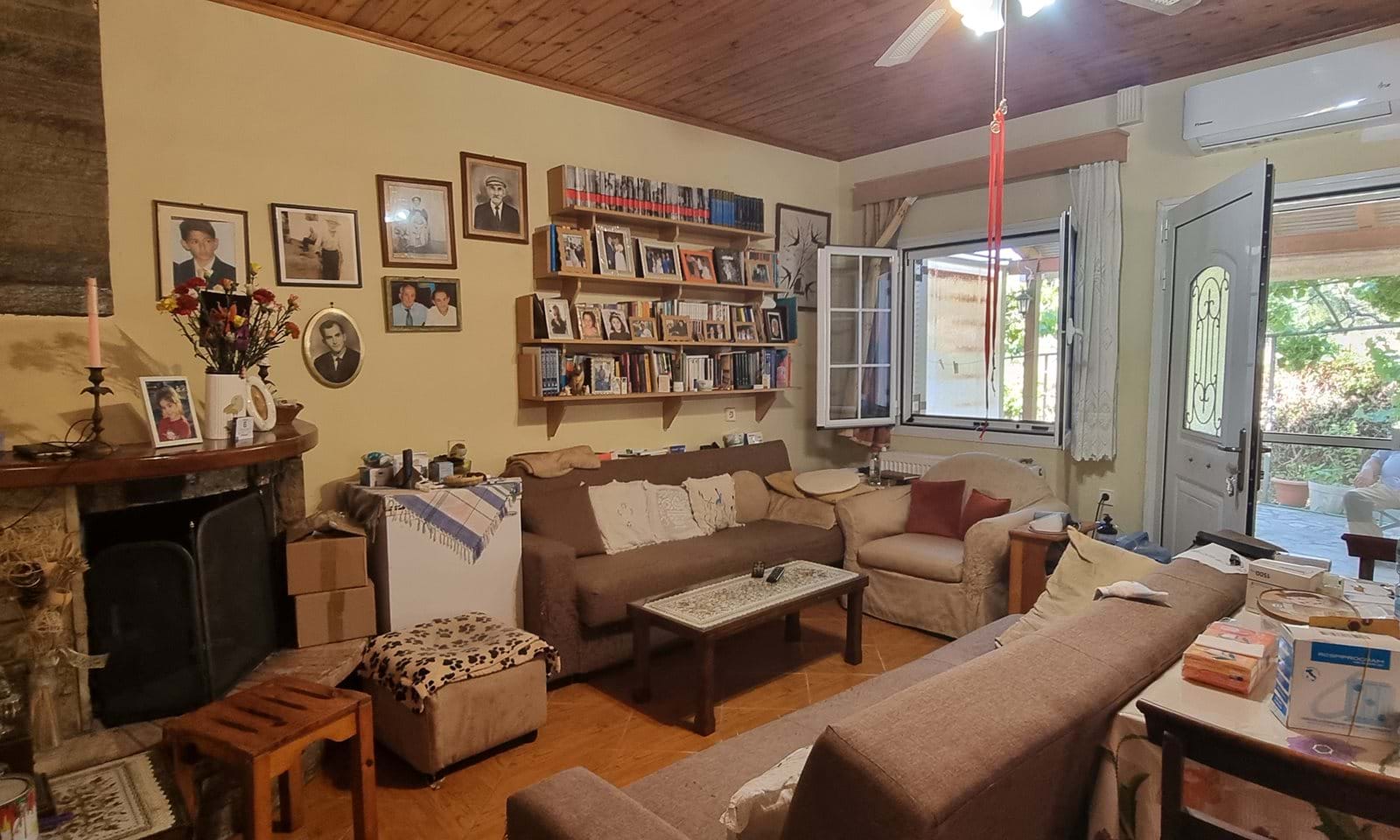 Listing photograph 4 of 13 of the apartment in Moraitika, published by Corfu Home Finders.