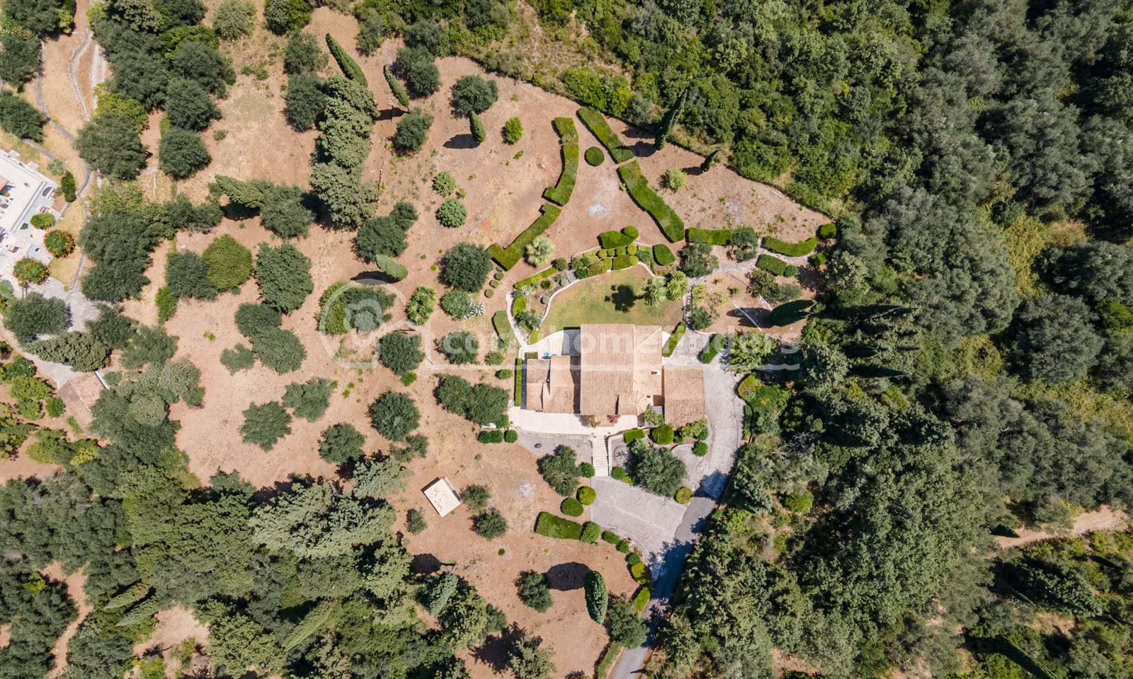 Listing photograph 27 of 28 of the house in Poulades, published by Corfu Home Finders.