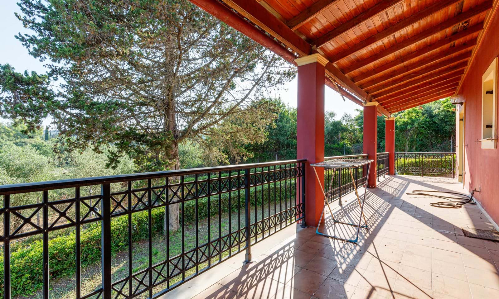 Listing photograph 11 of 29 of the house in Kynopiastes, published by Corfu Home Finders.