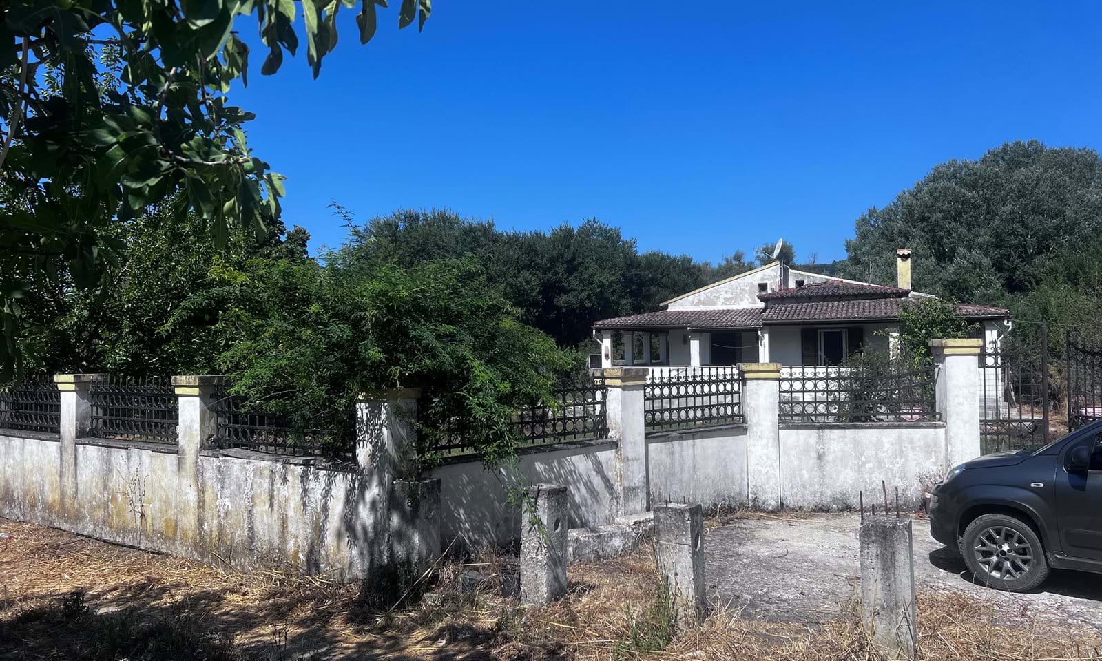 Listing photograph 19 of 21 of the house in Velonades, published by Corfu Home Finders.